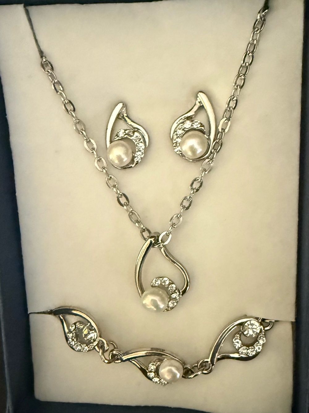 Sterling Silver Pearl and CZ Jewelry Set - White Pearls